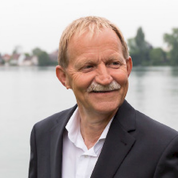 Dr. Peter Lang